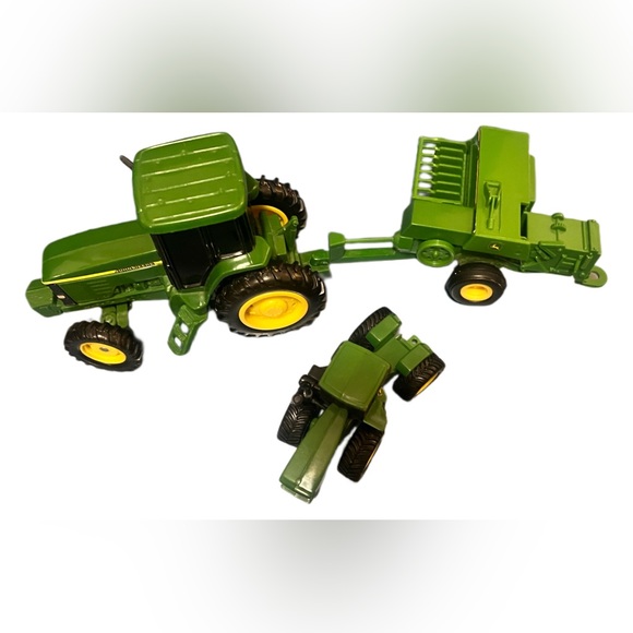 John Deere Toy Small Tractor Set - Picture 4 of 11
